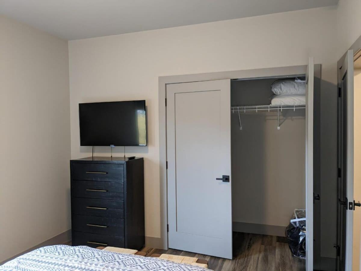 Modern Condo 210 Just Blocks From Lake Michigan Traverse City Kültér fotó